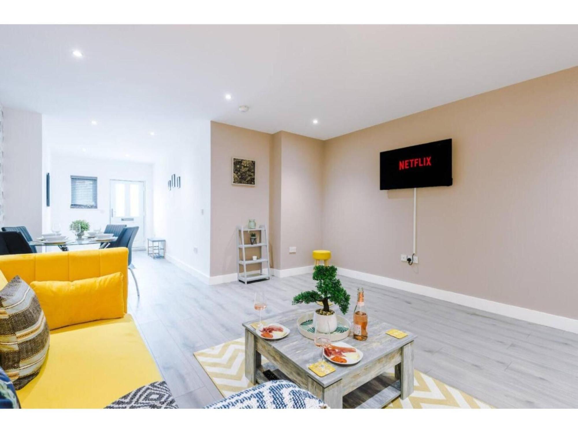 The Ecclesian Deluxe Apartments Near Trafford Centre Eccles Train Station Manchester Buitenkant foto