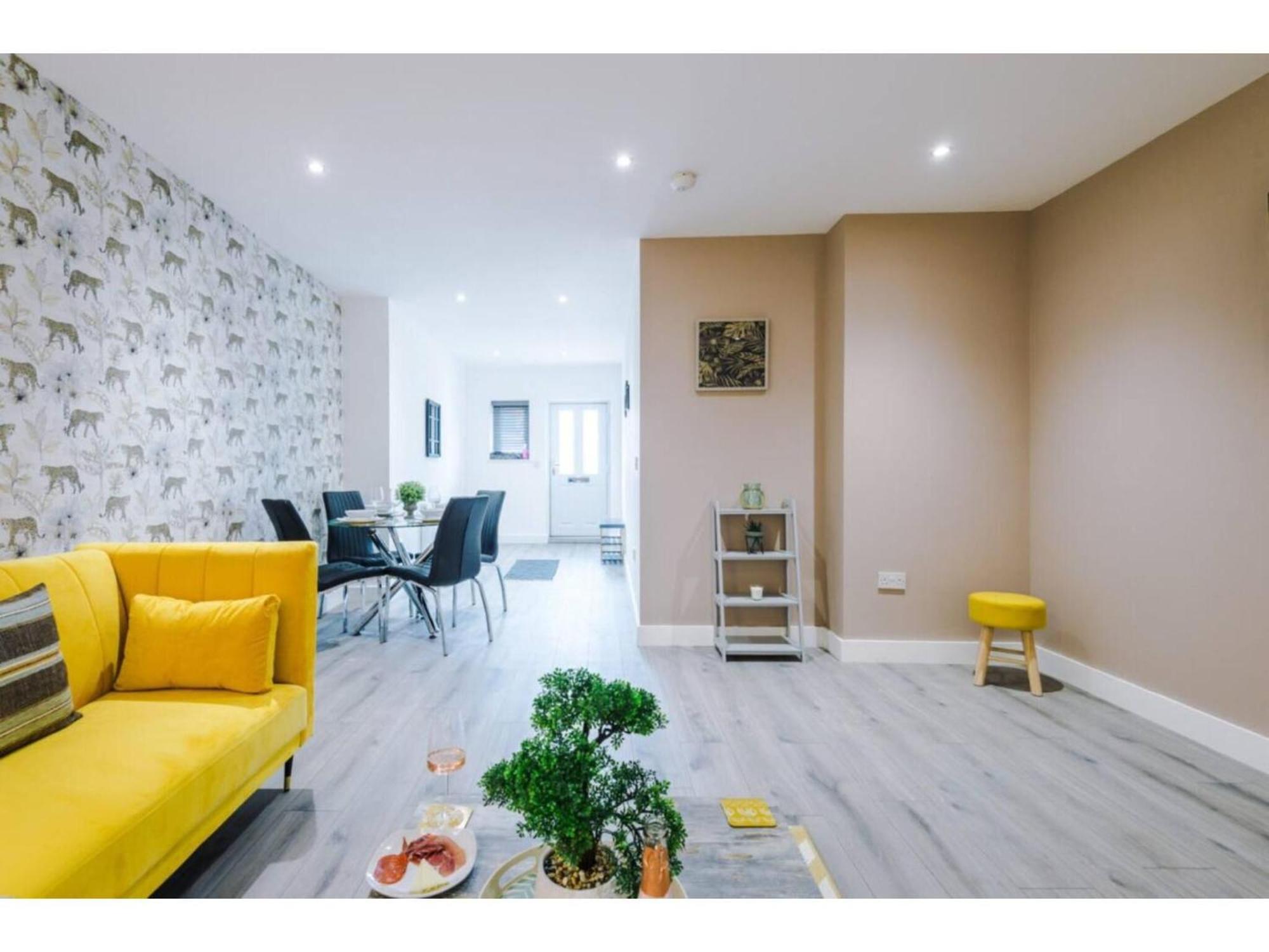 The Ecclesian Deluxe Apartments Near Trafford Centre Eccles Train Station Manchester Buitenkant foto