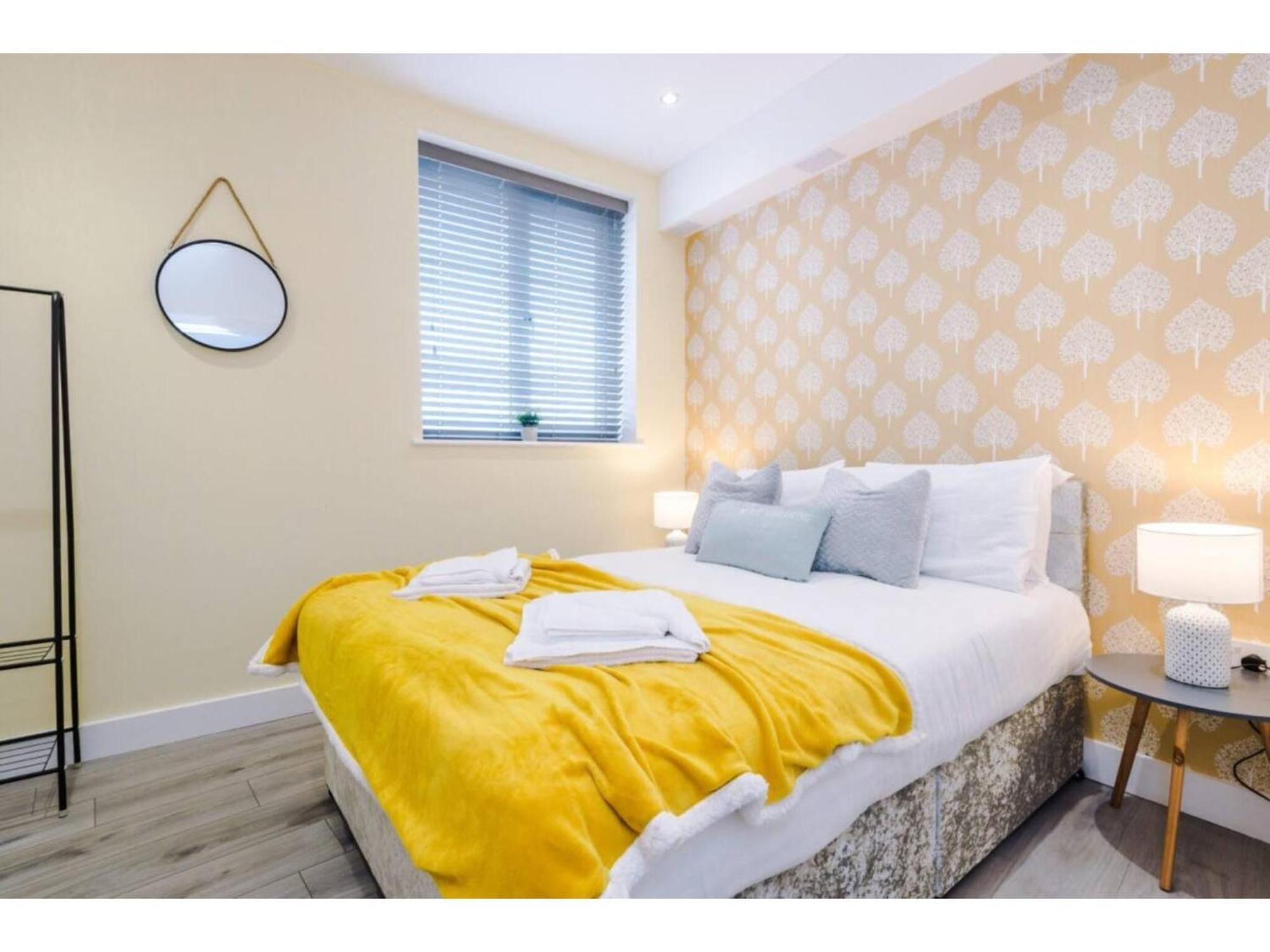 The Ecclesian Deluxe Apartments Near Trafford Centre Eccles Train Station Manchester Buitenkant foto