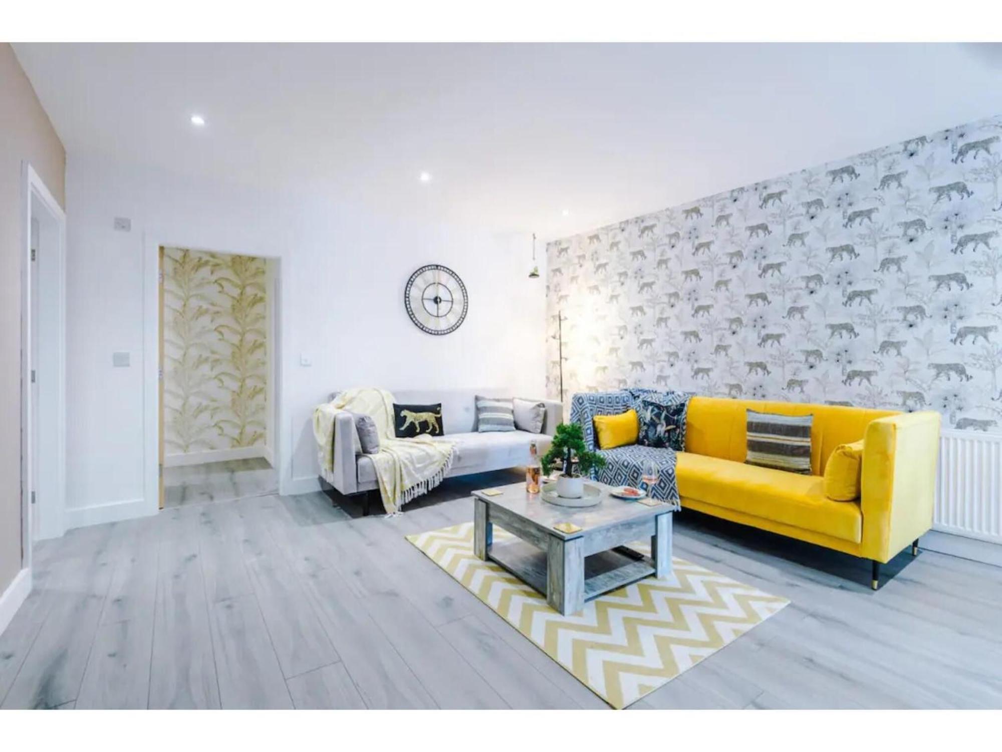 The Ecclesian Deluxe Apartments Near Trafford Centre Eccles Train Station Manchester Buitenkant foto