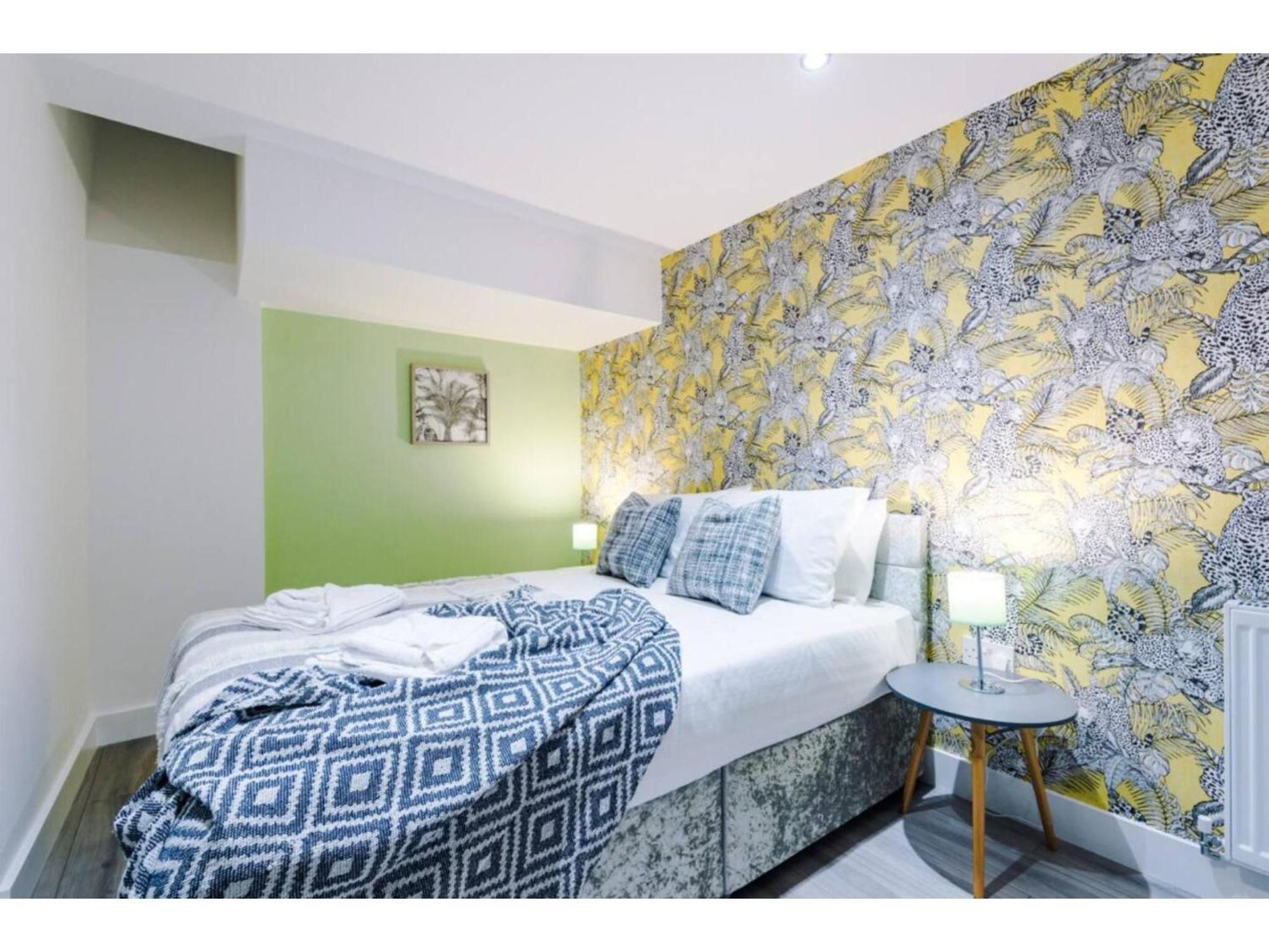 The Ecclesian Deluxe Apartments Near Trafford Centre Eccles Train Station Manchester Buitenkant foto