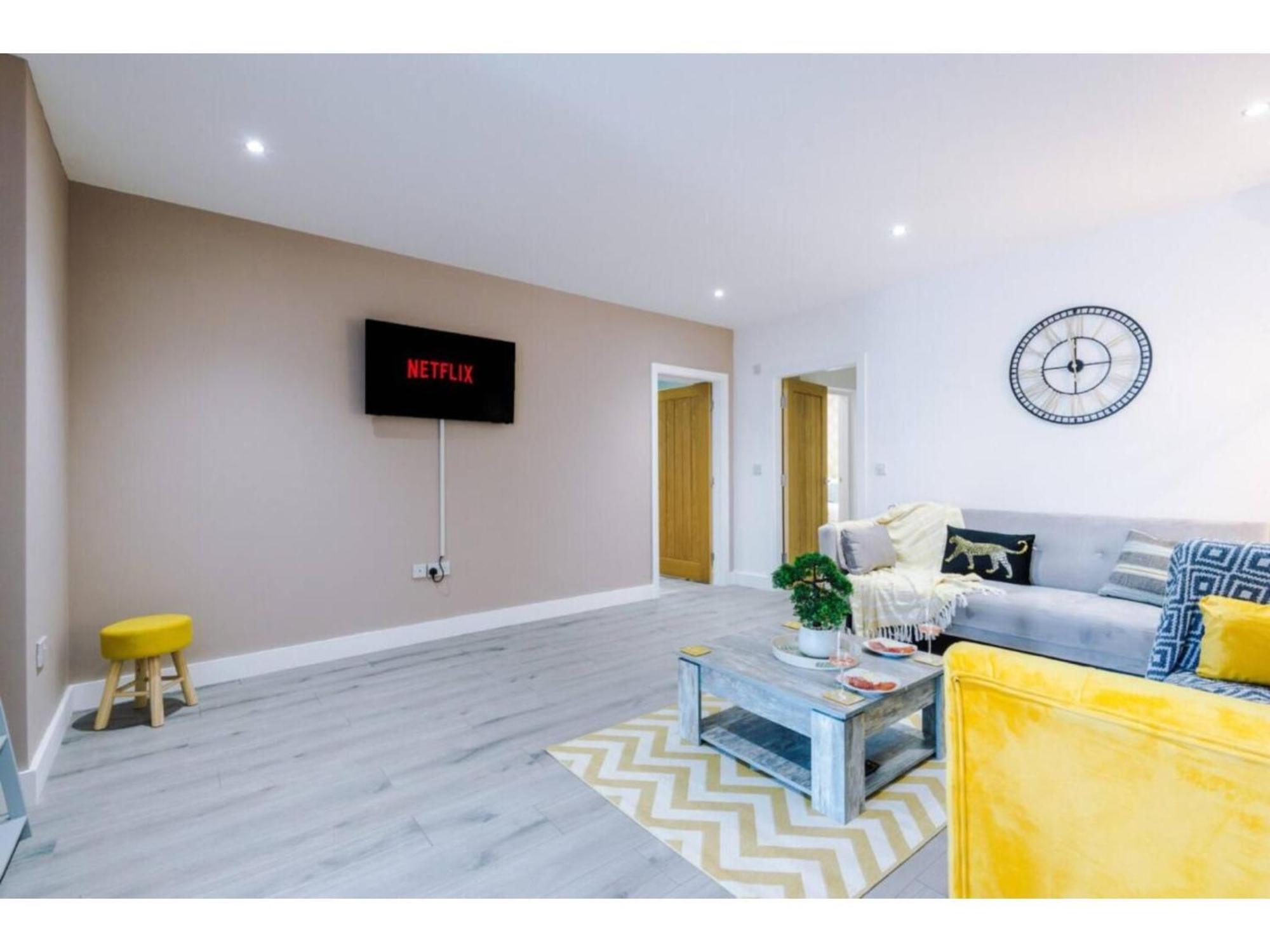 The Ecclesian Deluxe Apartments Near Trafford Centre Eccles Train Station Manchester Buitenkant foto
