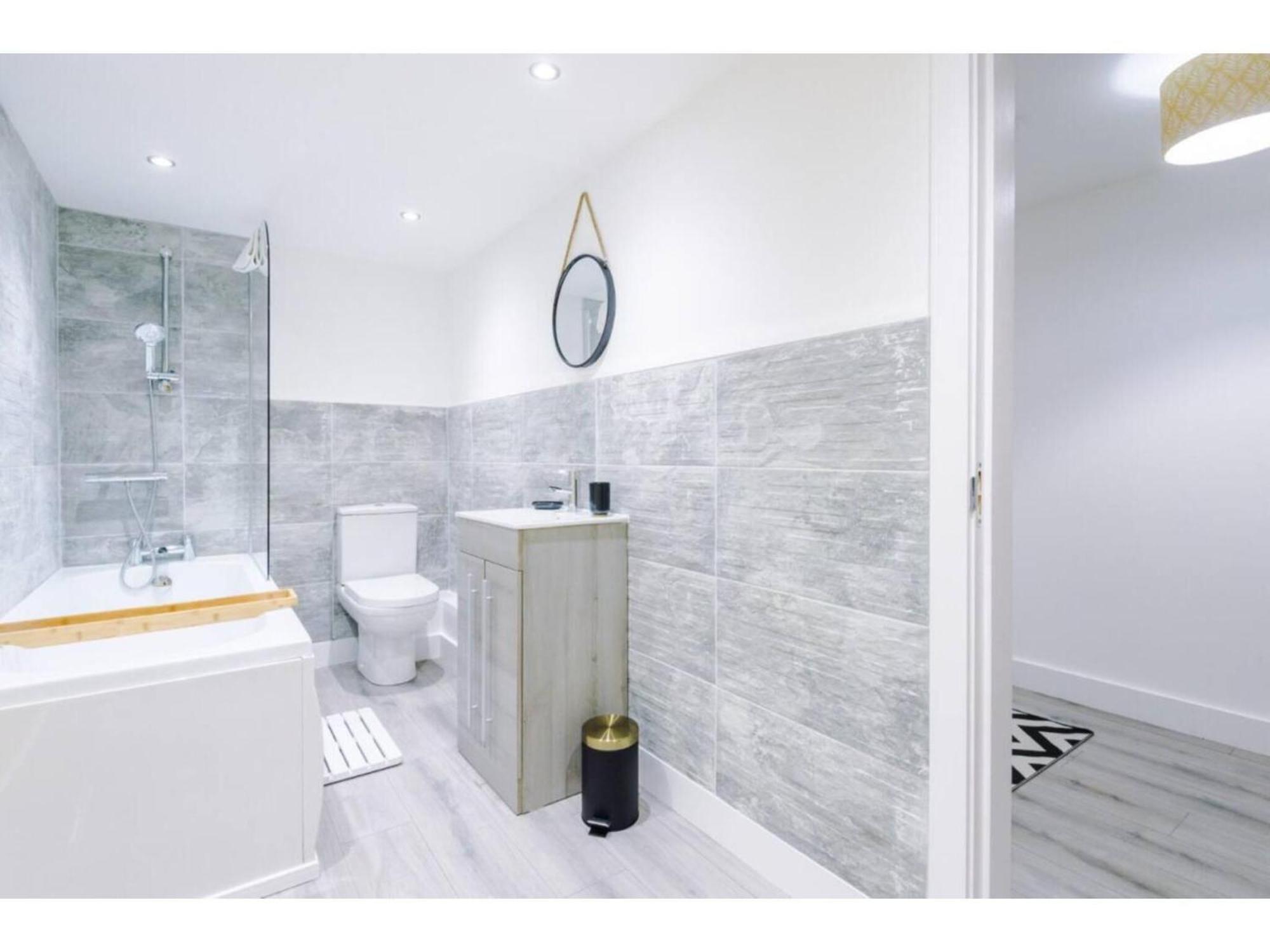 The Ecclesian Deluxe Apartments Near Trafford Centre Eccles Train Station Manchester Buitenkant foto