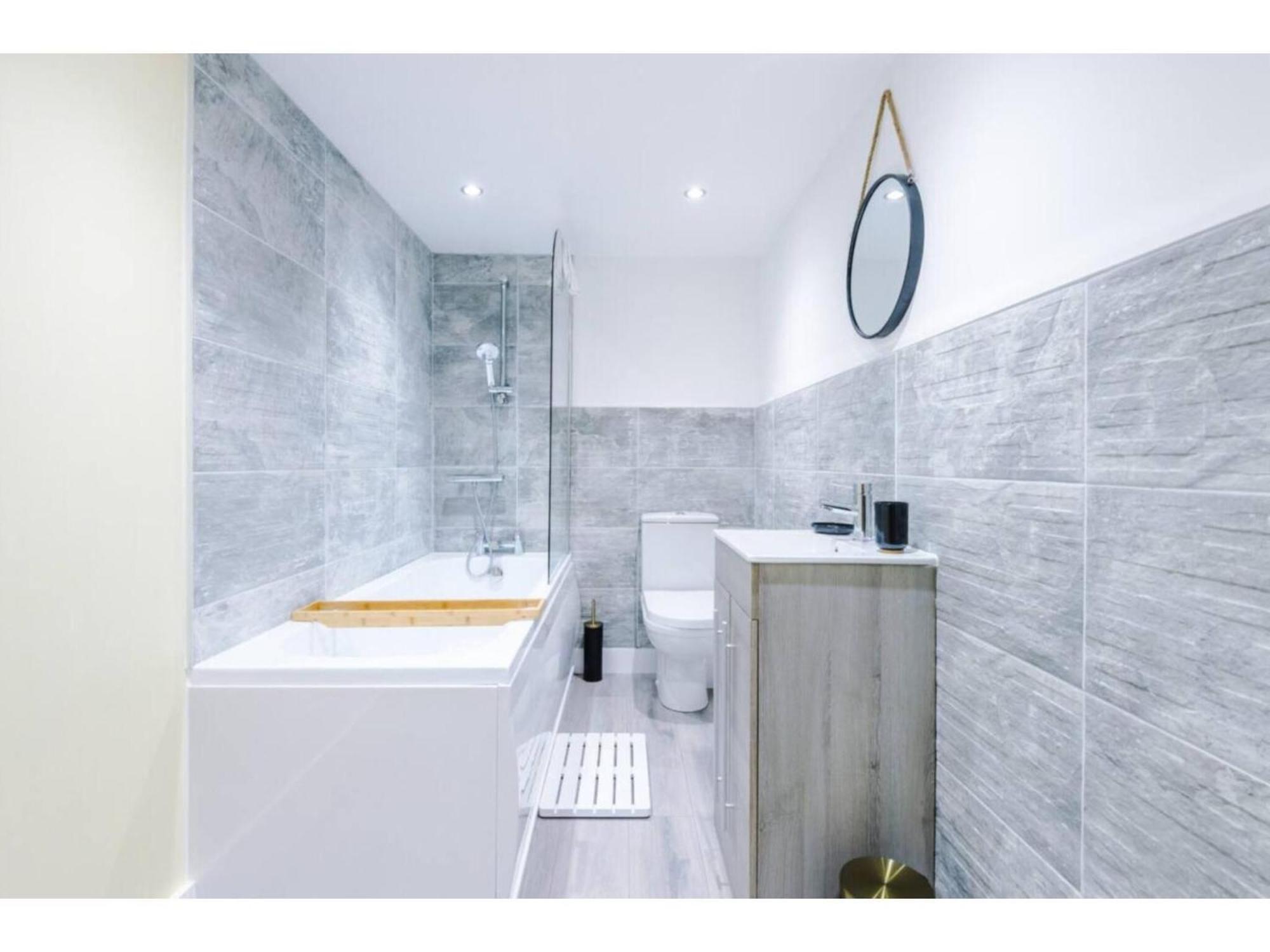 The Ecclesian Deluxe Apartments Near Trafford Centre Eccles Train Station Manchester Buitenkant foto