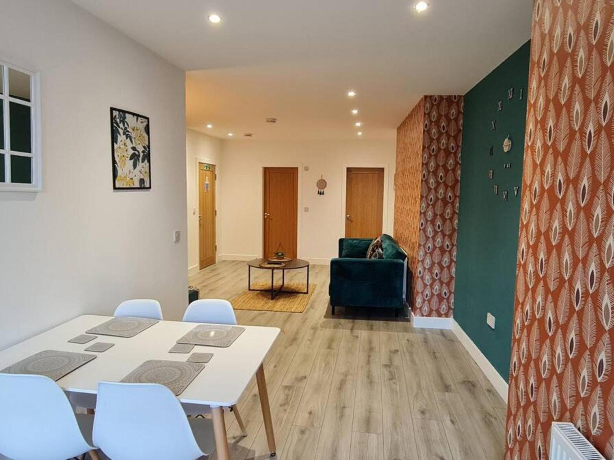 The Ecclesian Deluxe Apartments Near Trafford Centre Eccles Train Station Manchester Buitenkant foto