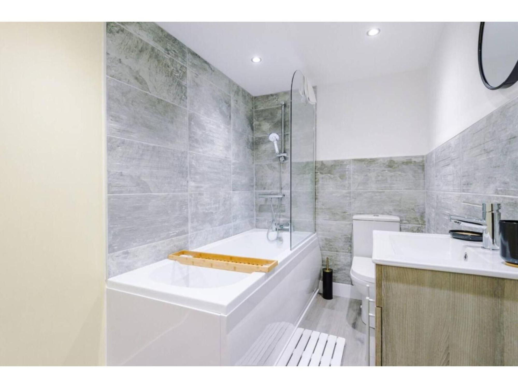 The Ecclesian Deluxe Apartments Near Trafford Centre Eccles Train Station Manchester Buitenkant foto