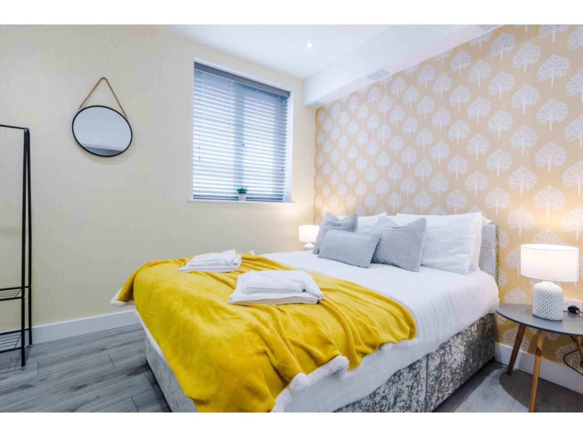 The Ecclesian Deluxe Apartments Near Trafford Centre Eccles Train Station Manchester Buitenkant foto